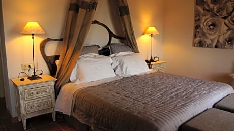 Triple Room (2 Adults + 1 Child)