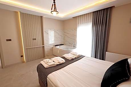 Deluxe Suite with Spa Bath