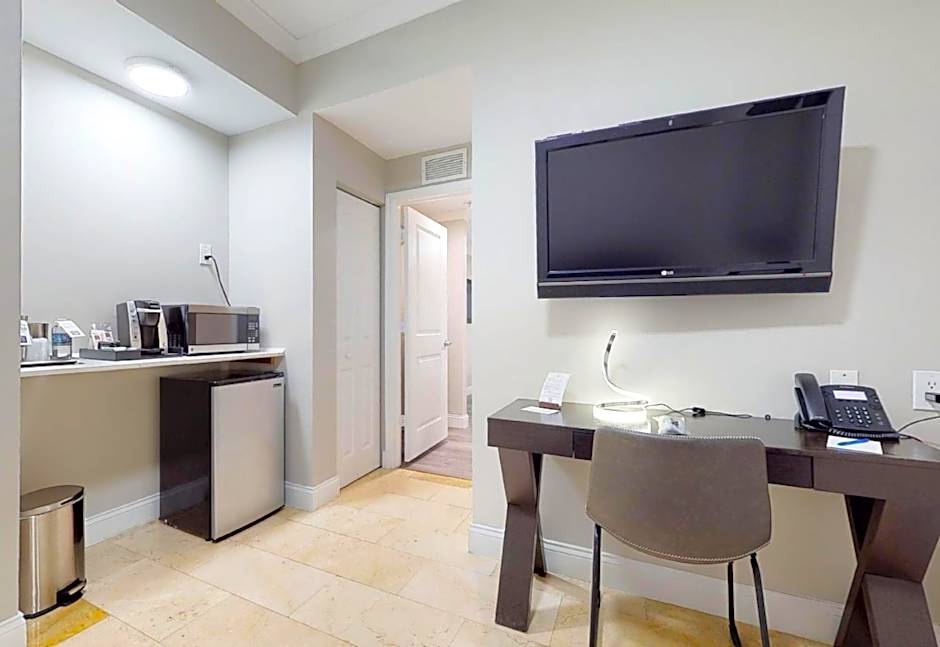Nuvo Suites Miami Airport West/Doral