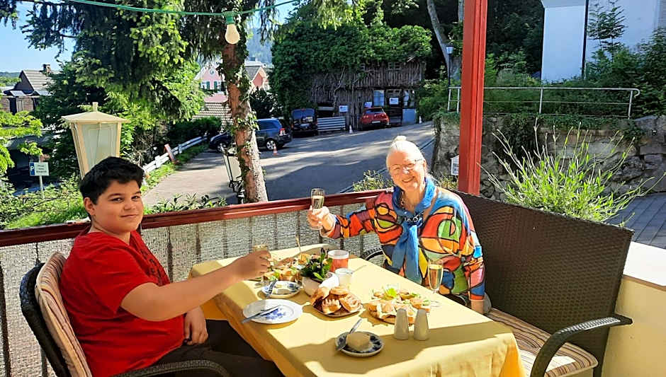 HOTEL YOGA JASMIN ehemals Hotel Eberhardt-Burghardt