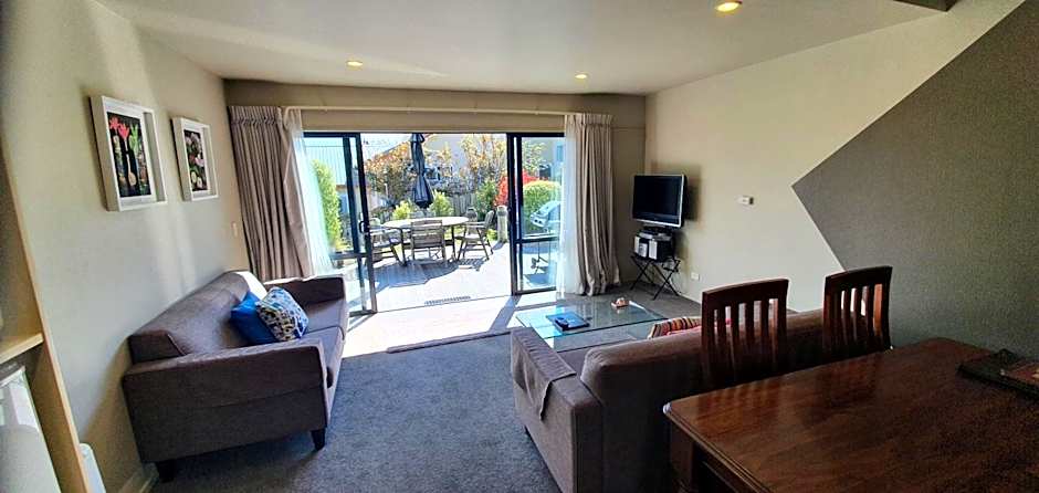 The Moorings Motel and Apartments