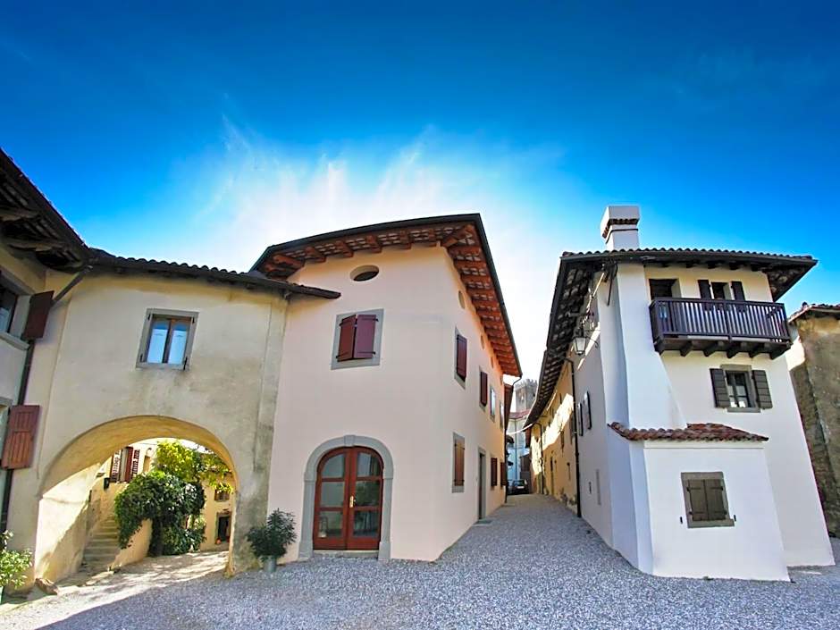 Lipa, Hotel & Bistro