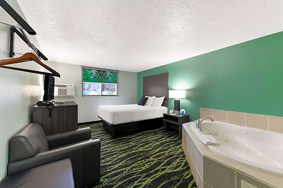 Baymont by Wyndham Liberty MO