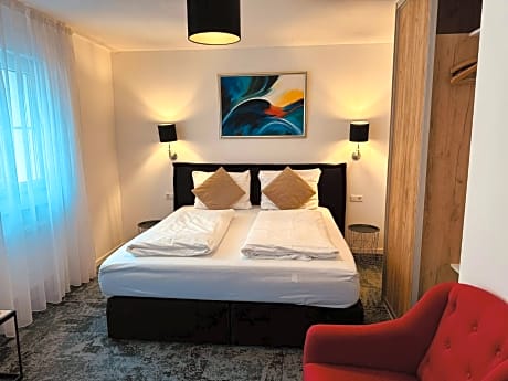 Doppelzimmer-Klassisch-Eigenes Badezimmer-Balkon-Talblick