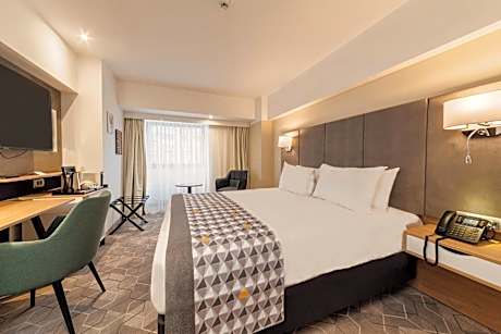 Standard Queen Room