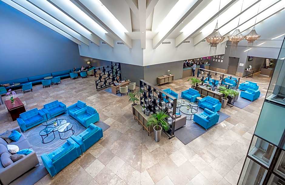 Lagoon Beach Hotel & Spa