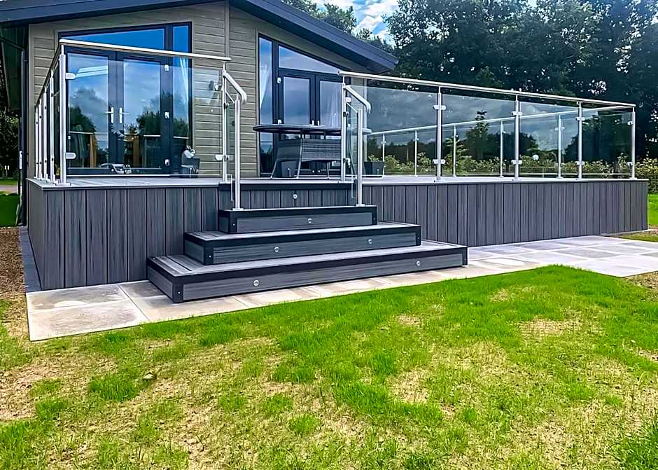 Lakeside Luxury Lodges