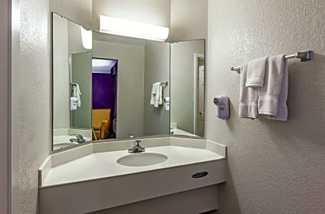 1 King Bed and 2 Full Beds, Two-Bedroom Suite, River View, Non-Smoking