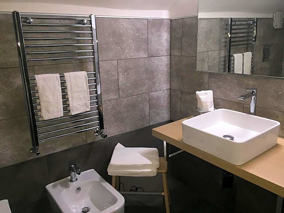 VILLA ADELAIDE SUITE & ROOM