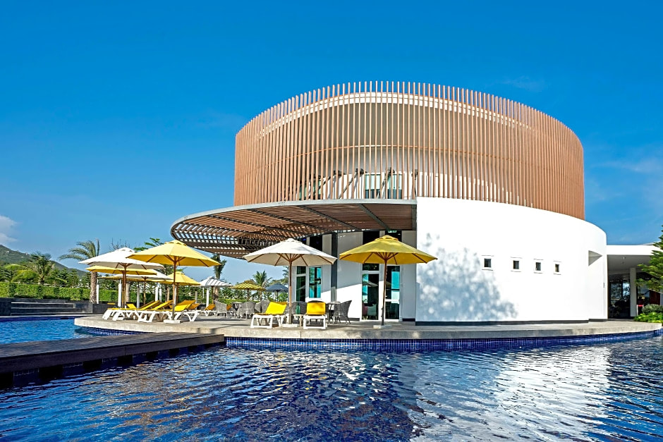 Oceanami Villas & Beach Club - by Thang Long Group