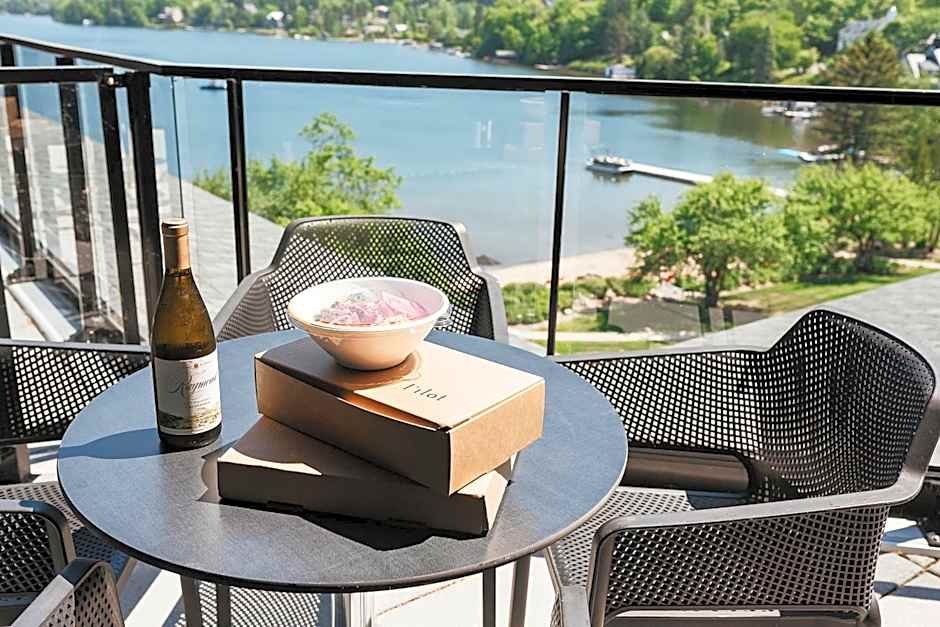 Entourage sur-le-Lac