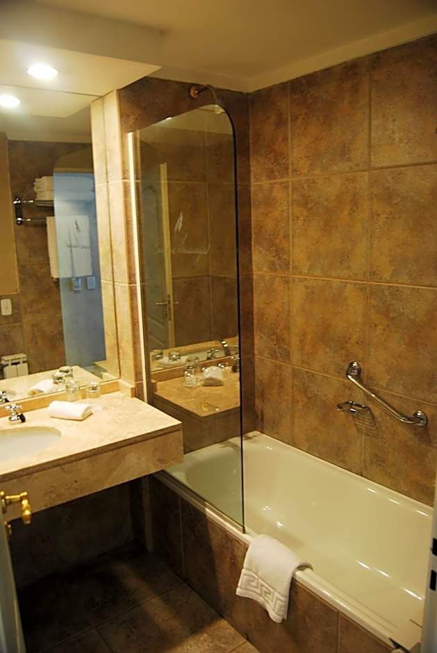 Cacique Inacayal Lake Hotel & Spa