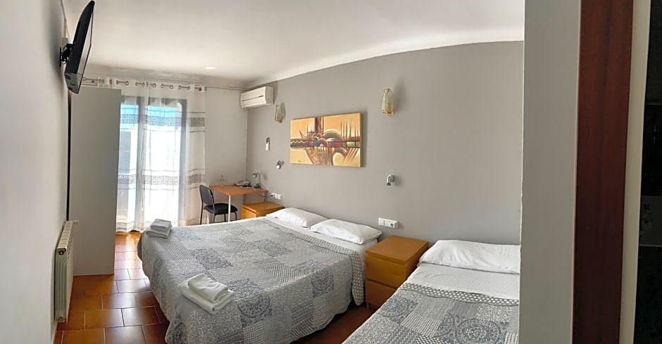 Photo 1 of 5 of Triple Room