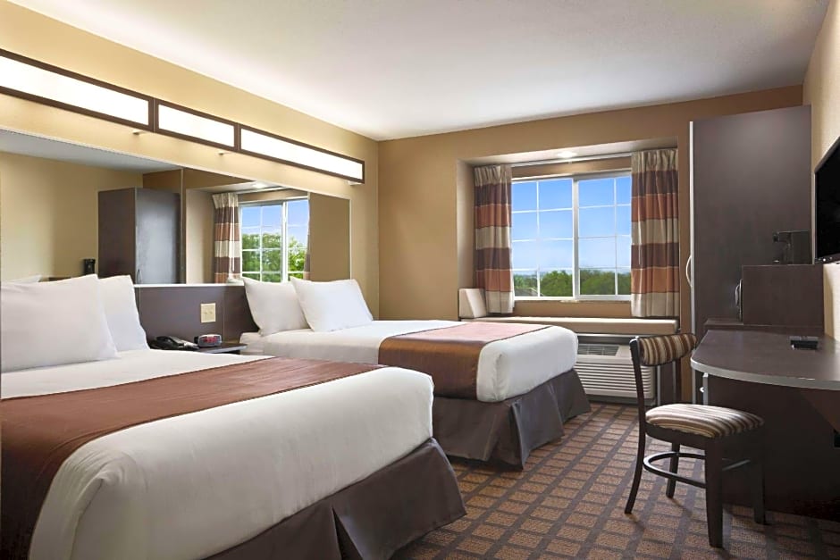 Microtel Inn & Suites by Wyndham Kenedy/Karnes City