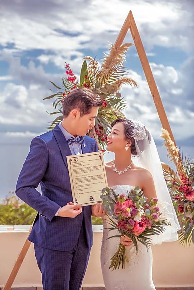 Astrolithos Boutique