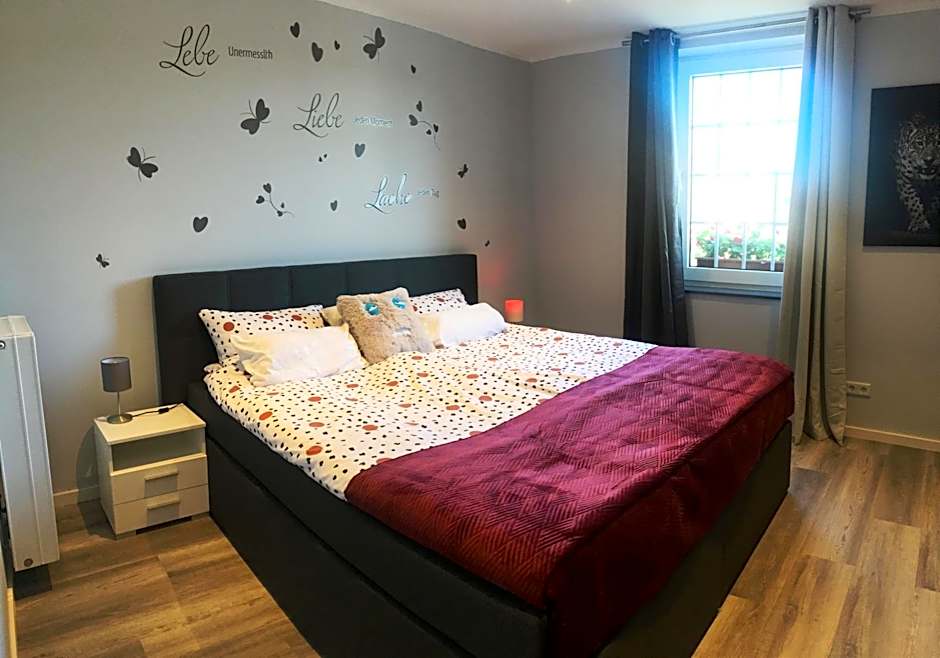 Foto 1 di 5 di Double or Twin Room with Shared Bathroom