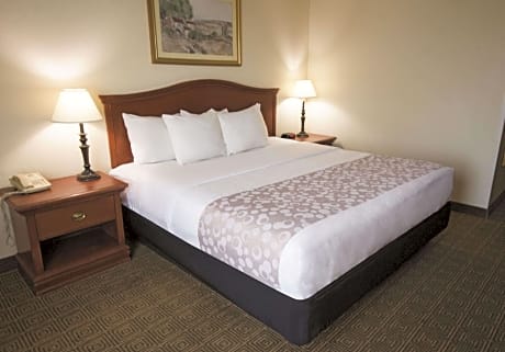 1 King Bed City View Non-Smoking