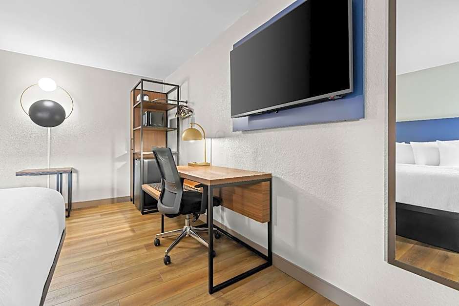 La Quinta Inn & Suites by Wyndham Huntsville Research Park