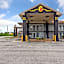 Super 8 by Wyndham Millbury/Toledo