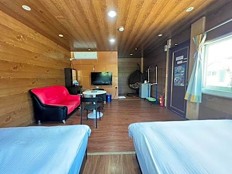 Holiday Home (4 Adults)