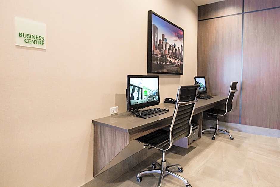 Holiday Inn Hotel & Suites Calgary South - Conference Ctr By IHG