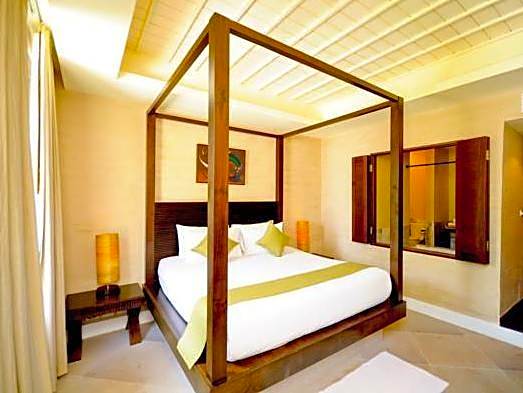 Iyara Beach Hotel and Plaza