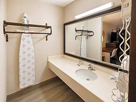2 Queen Bed Nonsmoking