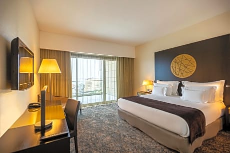 Deluxe One-Bedroom Suite