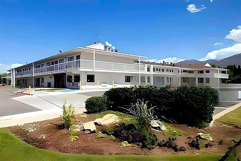 Super 8 by Wyndham Woods Cross - Salt Lake City North