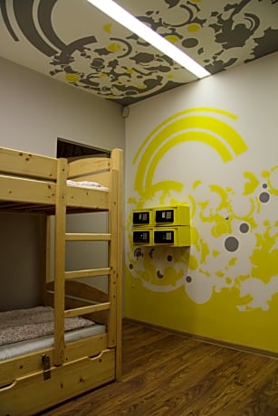 Bed in 4-Bed Mixed Dormitory Room  (Age restriction - 18-40)