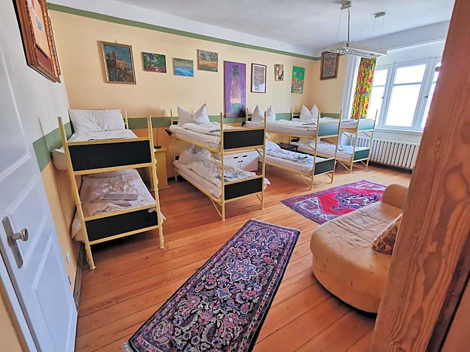 Hummel Hostel - Historische Stadtvilla mit Garten