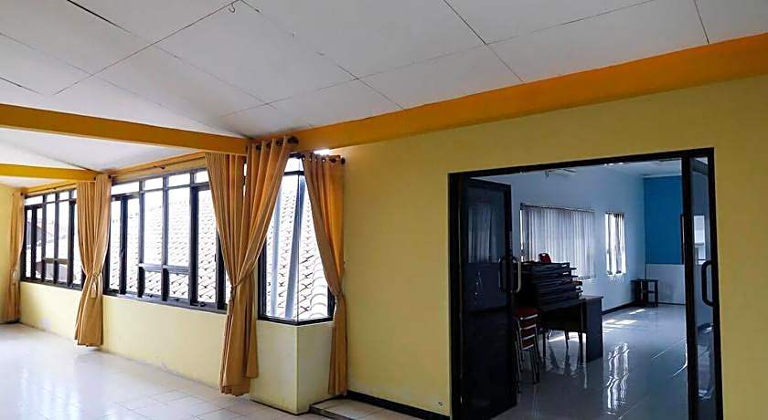 RedDoorz Plus near Undip Tembalang