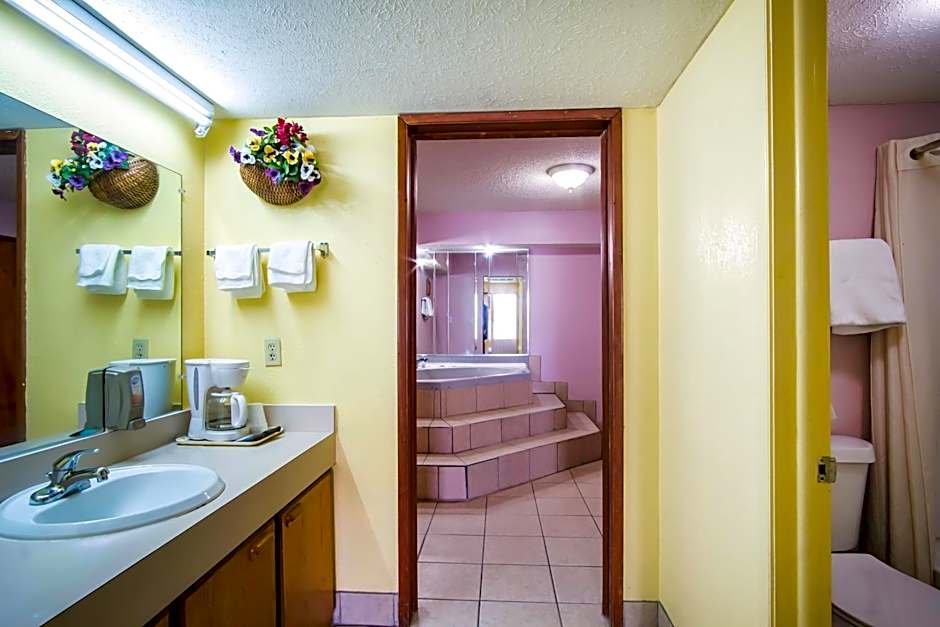 OYO Hotel Hutchinson KS West 4th Ave