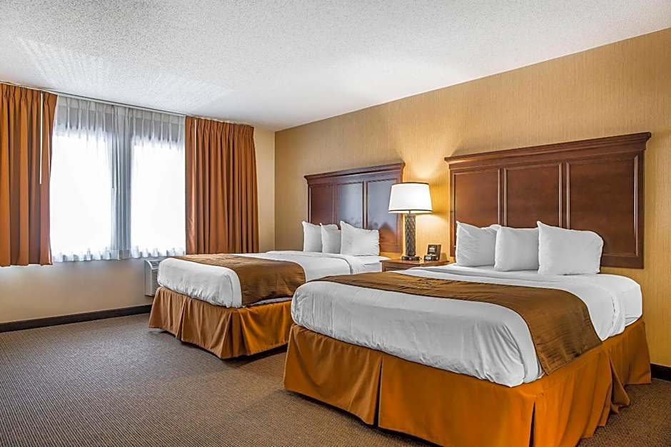 The Black Swan Lee - Lenox, an Ascend Collection Hotel