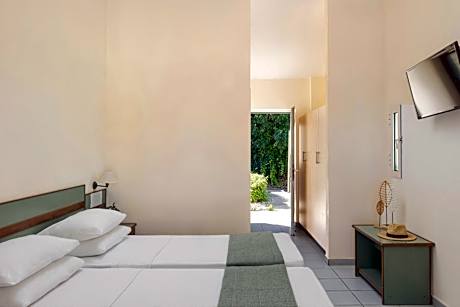 Double or Twin Room with Partial Sea View