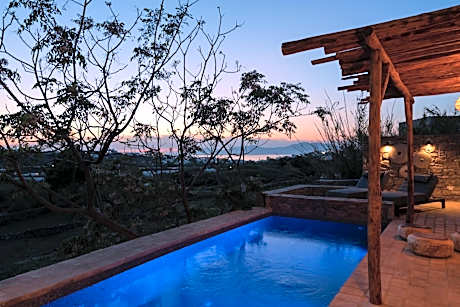 Deluxe 2 Connecting Suites with Private Pool (Delos)