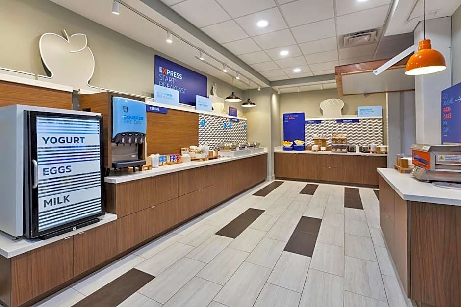 Holiday Inn Express & Suites Milan - Sandusky Area By IHG