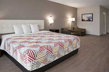 1 King Bed | Non-Smoking