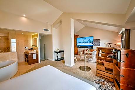 Suite with Hot Tub and Terrace