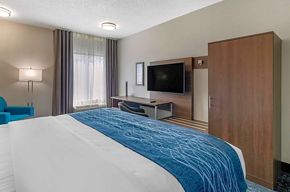 Photo 1 of 4 of 1 King Bed Suite