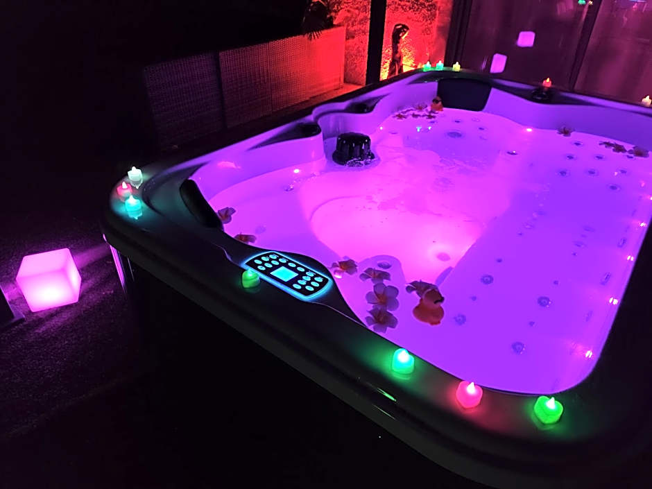 Loveroom et Spa privé de L'Ile des Plaisirs