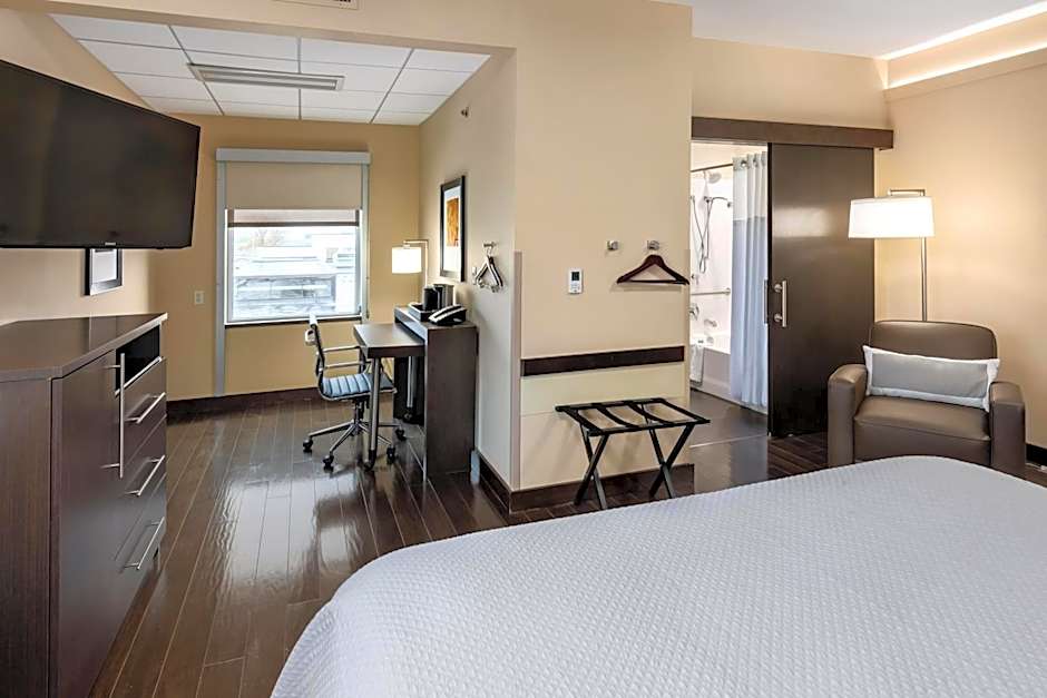 Foto 1 di 4 di Executive 1 King Bed, Accessible