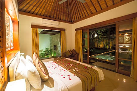 Four-Bedroom Villa with Private Pool and Airport Pick-Up and Floating Breakfast