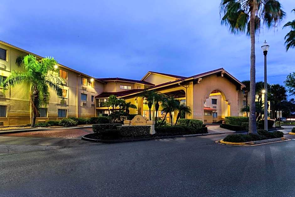 La Quinta Inn & Suites by Wyndham St. Pete-Clearwater Airport