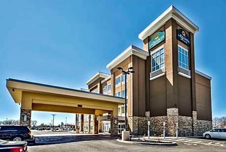 La Quinta Inn & Suites by Wyndham Niagara Falls