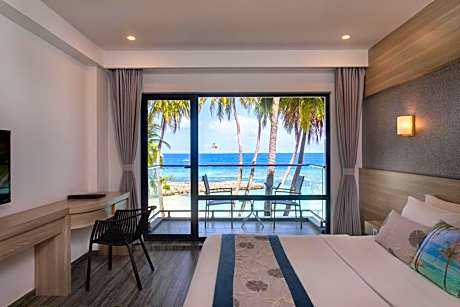 Standard Deluxe Double Room with Balcony and Seaview
