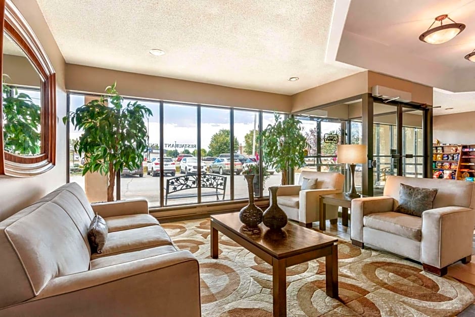 Travelodge by Wyndham Kingston LaSalle Hotel