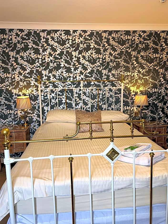 Albright Hussey Manor