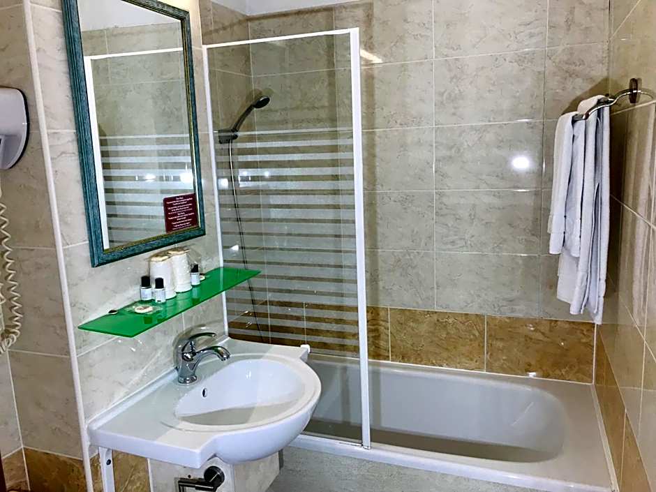 Brit Hotel Confort Hélios Agde