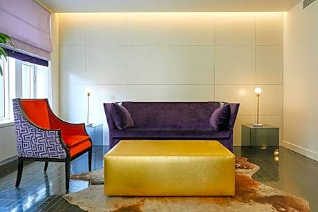 Deluxe Suite (1 King Bed and 1 Double Sofa Bed)